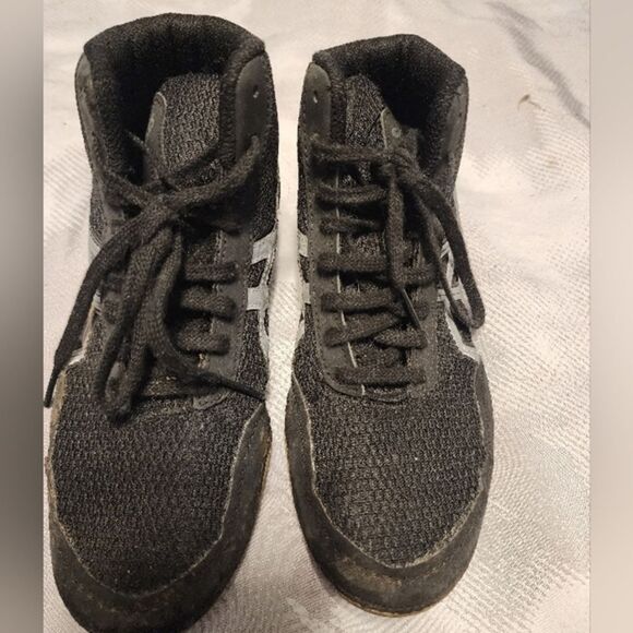 Boys High Top Adidas‎ Sneakers 2.5 Kids.Black w/White accents - Picture 1 of 8